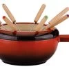 Spring Saas Fee Kaasfonduepan Zonder Rechaud ø 20 Cm 8-persoons Gietijzer Rood -Le Creuset Winkel 28 9256 06 20 1