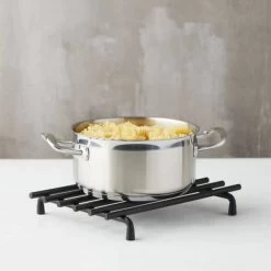 Point-Virgule Wire Panonderzetter Zwart 24 X 18,5 Cm -Le Creuset Winkel 9cf075528e876fddccc2d6c8c06286570220d6be