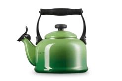 Le Creuset Tradition Fluitketel 2,1 Liter Staal Bamboo 6 Le Creuset Tradition Fluitketel 2,1 Liter Staal Bamboo -Le Creuset Winkel lc 20200630 zs ps fs 40102024080000 003 1